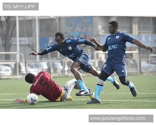 足球明星遭极端球迷辱骂引发舆论热议球场暴力问题再度被关注 足球明星遭极端球迷辱骂引发舆论热议球场暴力问题再度被关注